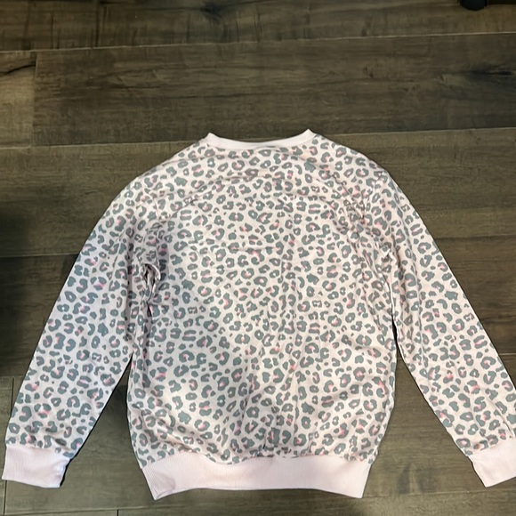 COPY - Girls size XL Barbie pink leopard print sequence flip it sweatshirt. - Picture 4 of 5